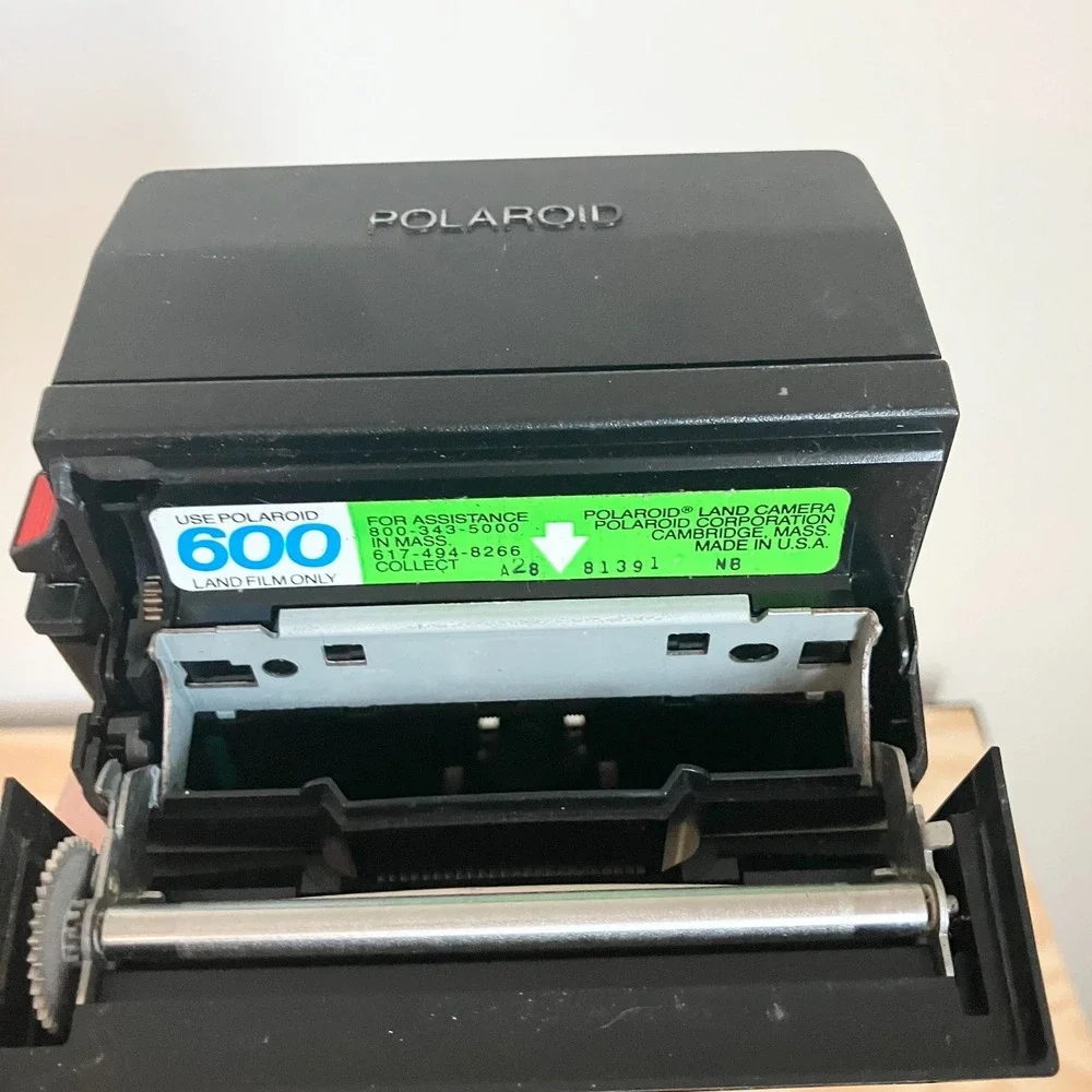 Vintage Polaroid 600 Series 640 Instant Land Camera  W/ Strap Untested